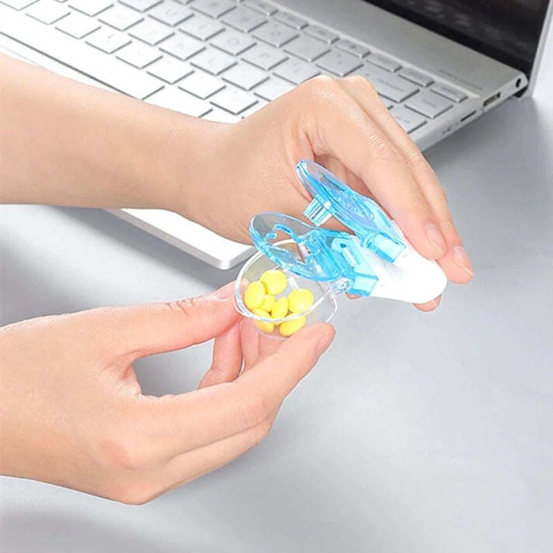 2pcs Portable Pill Taker